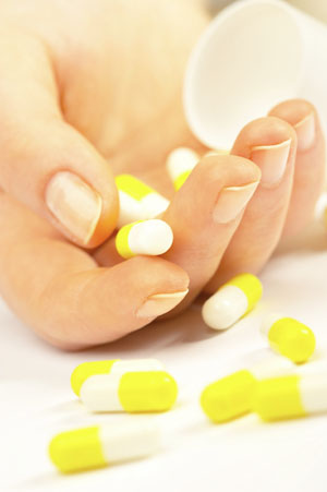 pills_and_hand